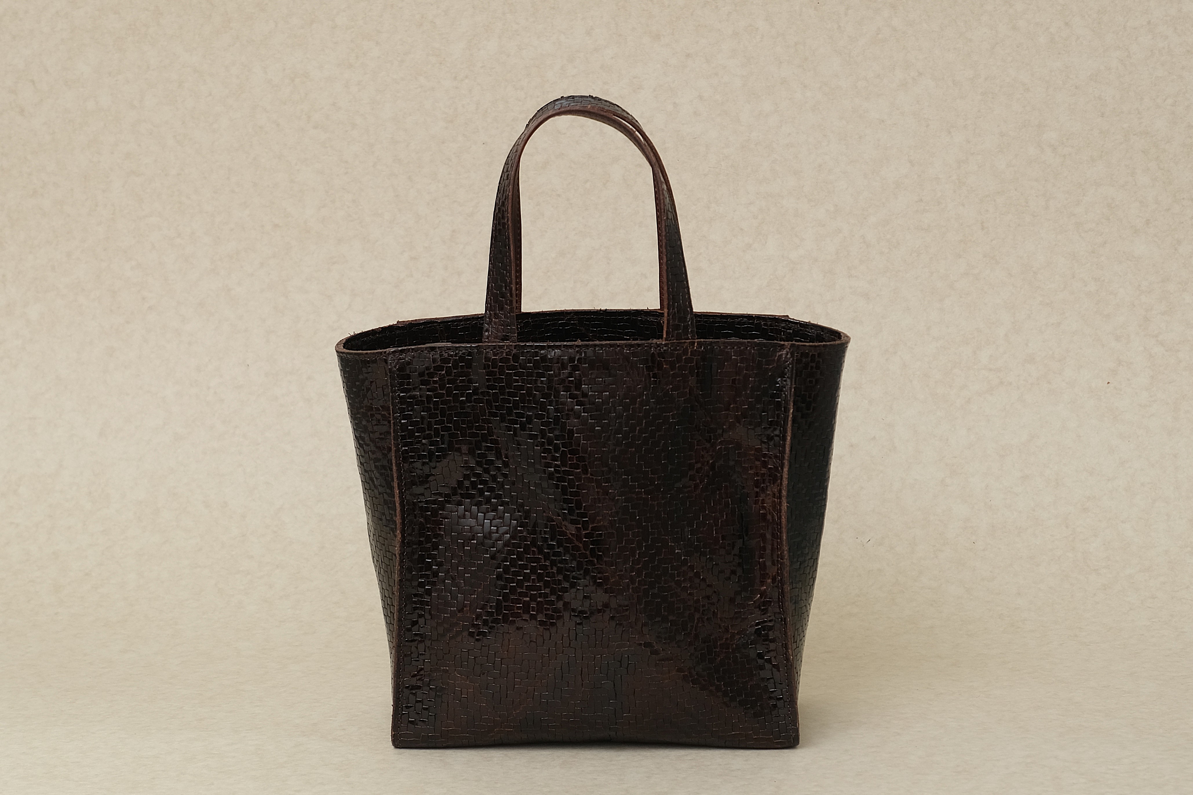 チェスタ　コーヒーブラウンのミニトートバッグ