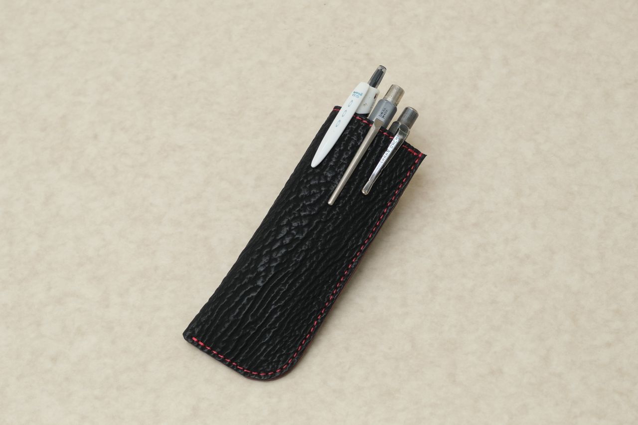 ブラックシャークのペンケース