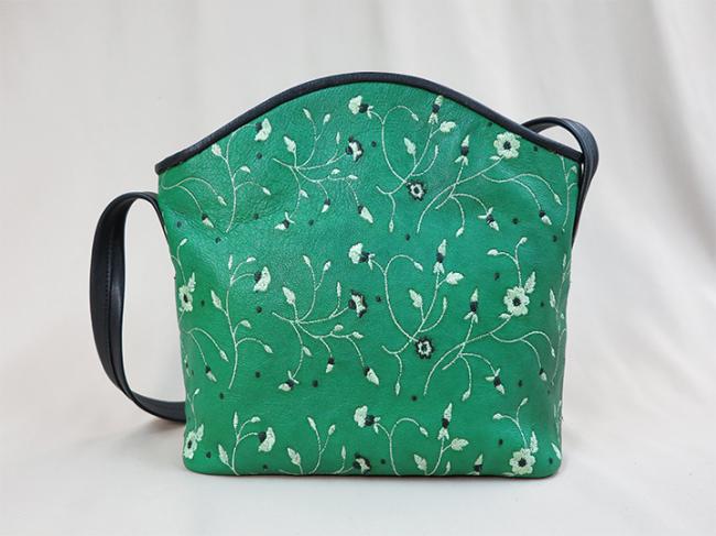 イタリア製刺繍革パラダイスグリーンの軽いショルダーバッグ