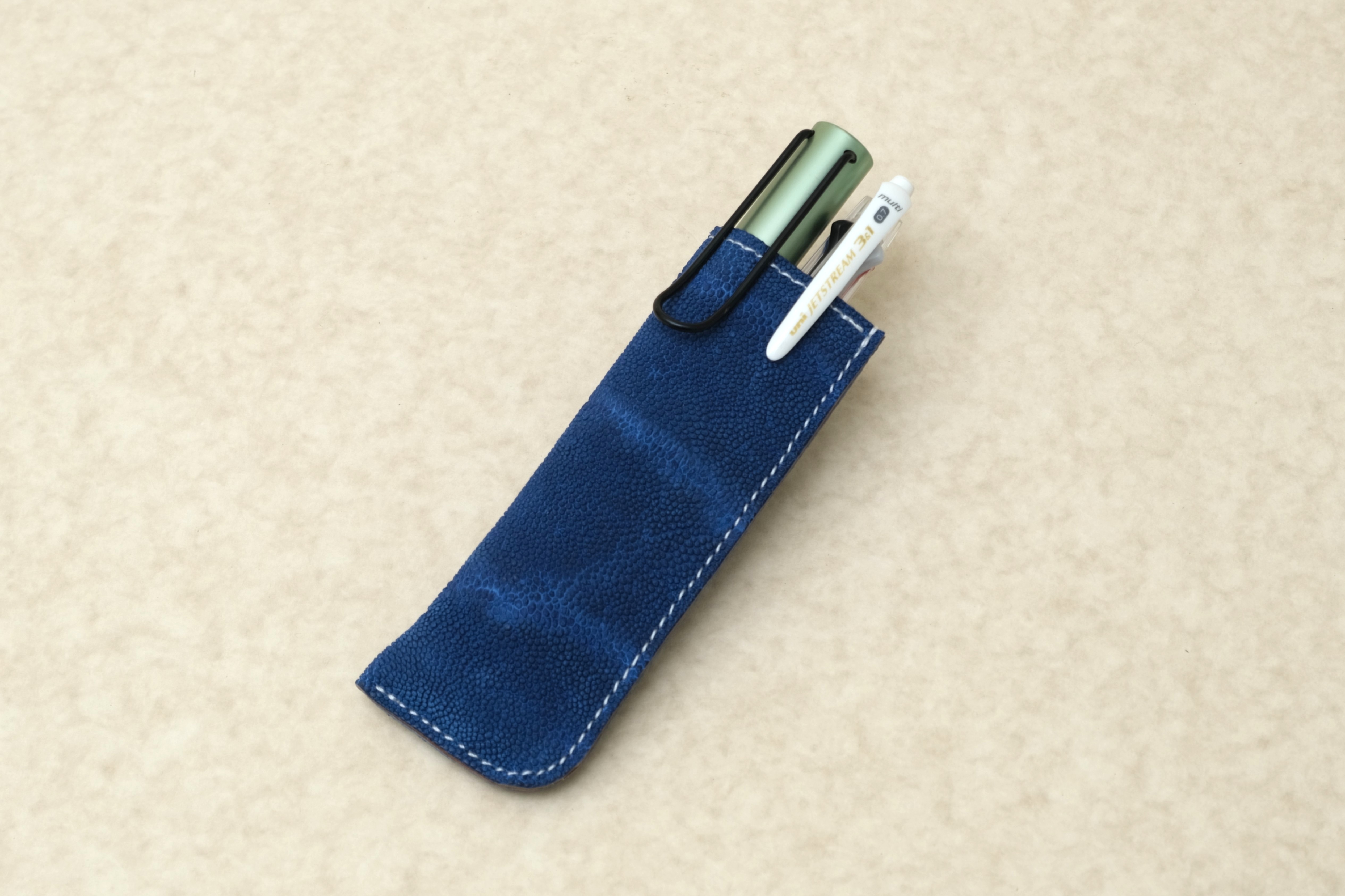 フランスブルーのゾウ革ペンケース